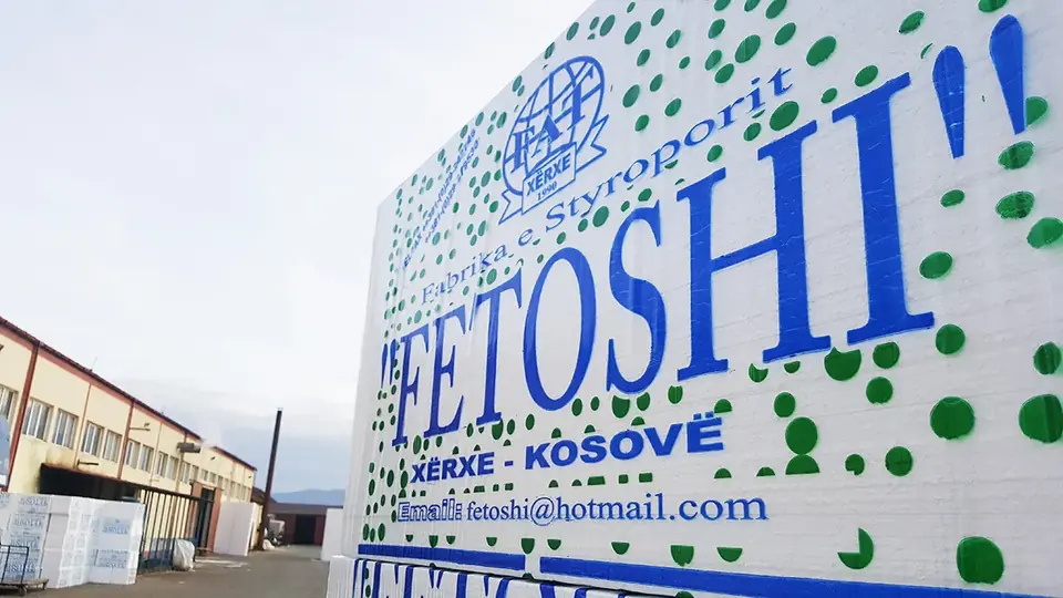 Pllakë styropori me logon Fetoshi